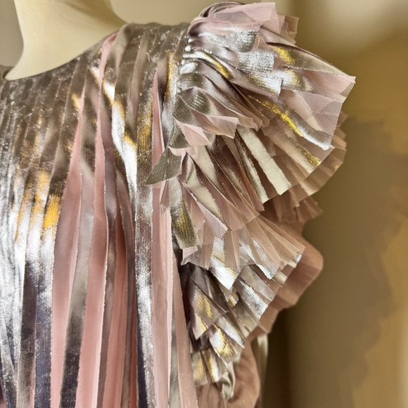 NWT ANTHROPOLOGIE Metallic Pleated Top w/ Ruffle Cap Sleeves PINK-SILVER /MEDIUM - Picture 3 of 16